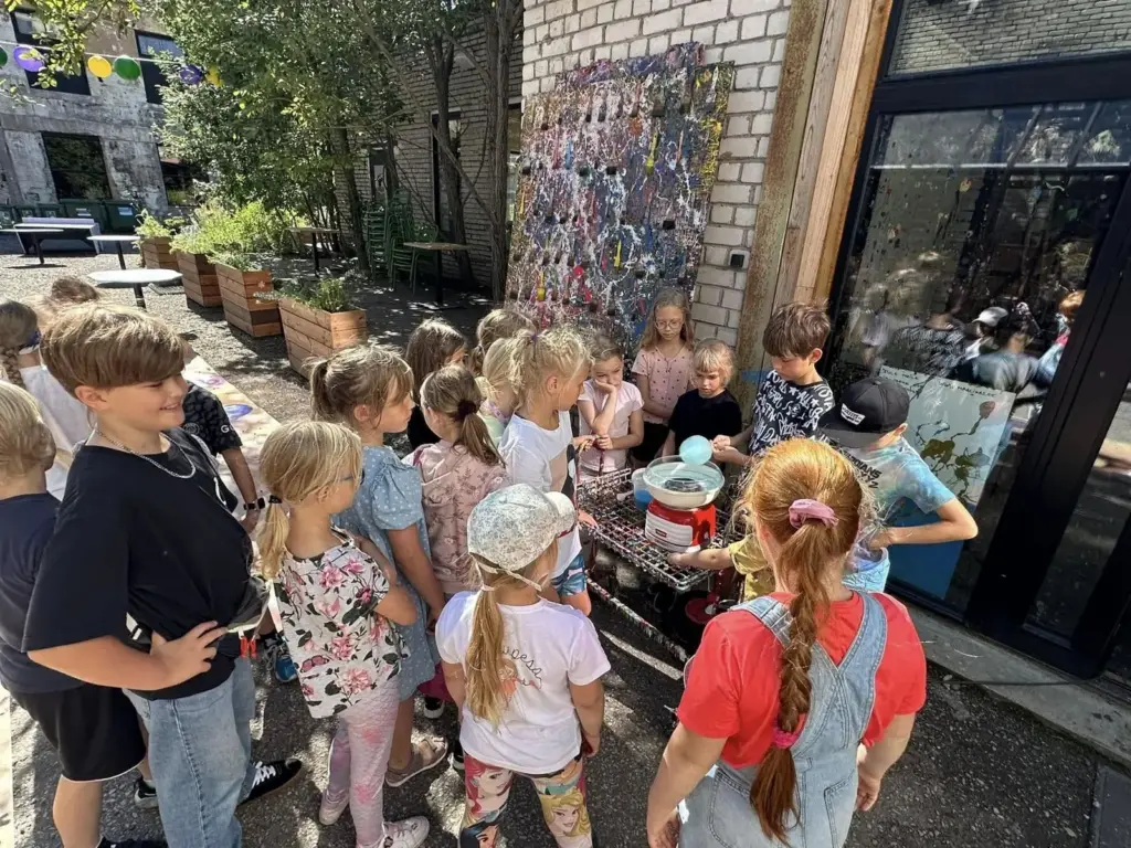 Children outside Kopli FOOR at Põhjala Factory